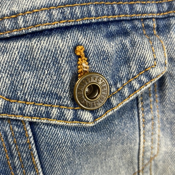 C'Esttoi Denim Vest Distressed Medium Wash Button Up - Picture 4 of 10